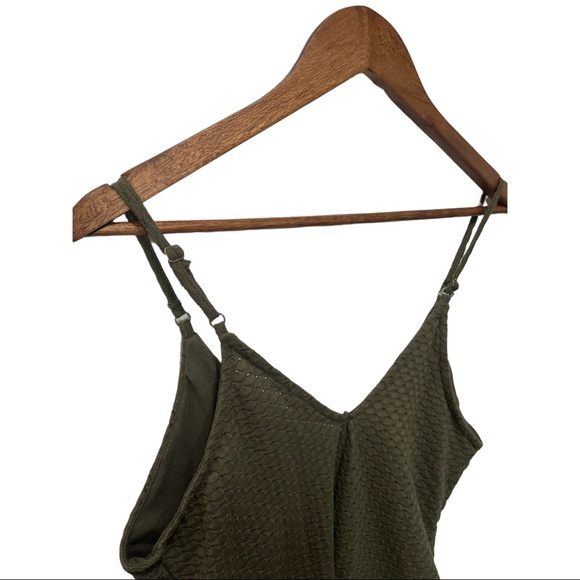 WILD FABLE NWT OLIVE GREEN TEXTURED V-NECK SNAP BUTTON BODYSUIT SIZE LARGE - Picture 13 of 13